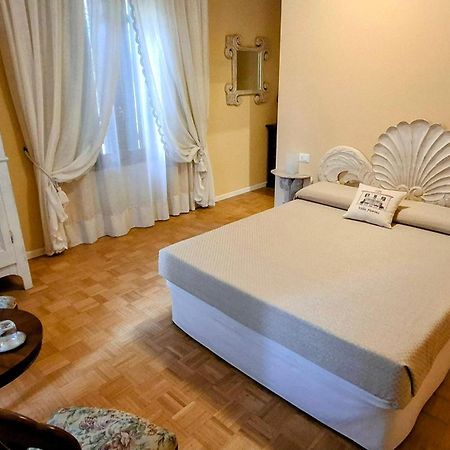 Moniga del Garda B&B Villa Fiorini المظهر الخارجي الصورة
