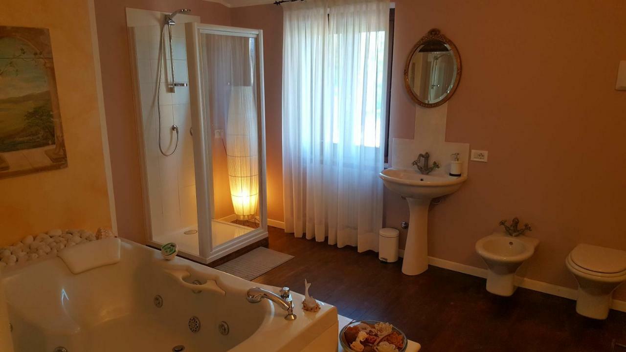 Moniga del Garda B&B Villa Fiorini المظهر الخارجي الصورة