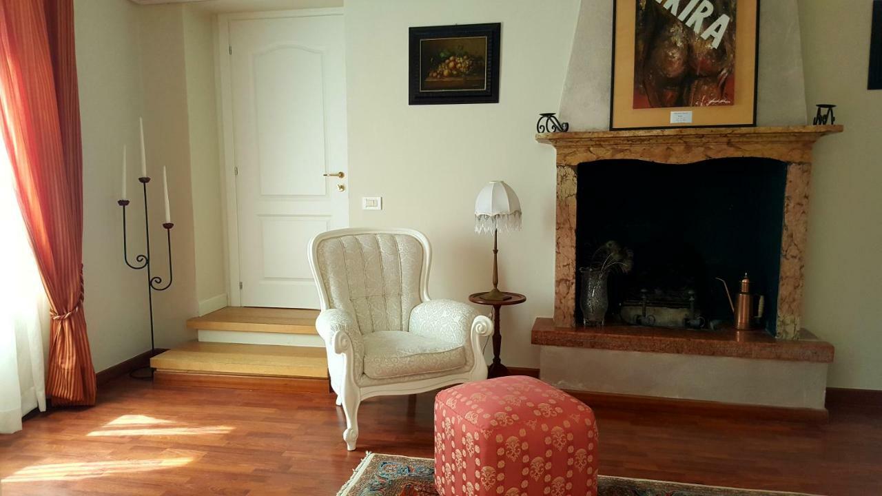Moniga del Garda B&B Villa Fiorini المظهر الخارجي الصورة