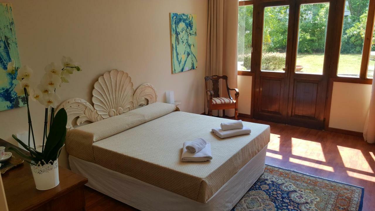Moniga del Garda B&B Villa Fiorini المظهر الخارجي الصورة