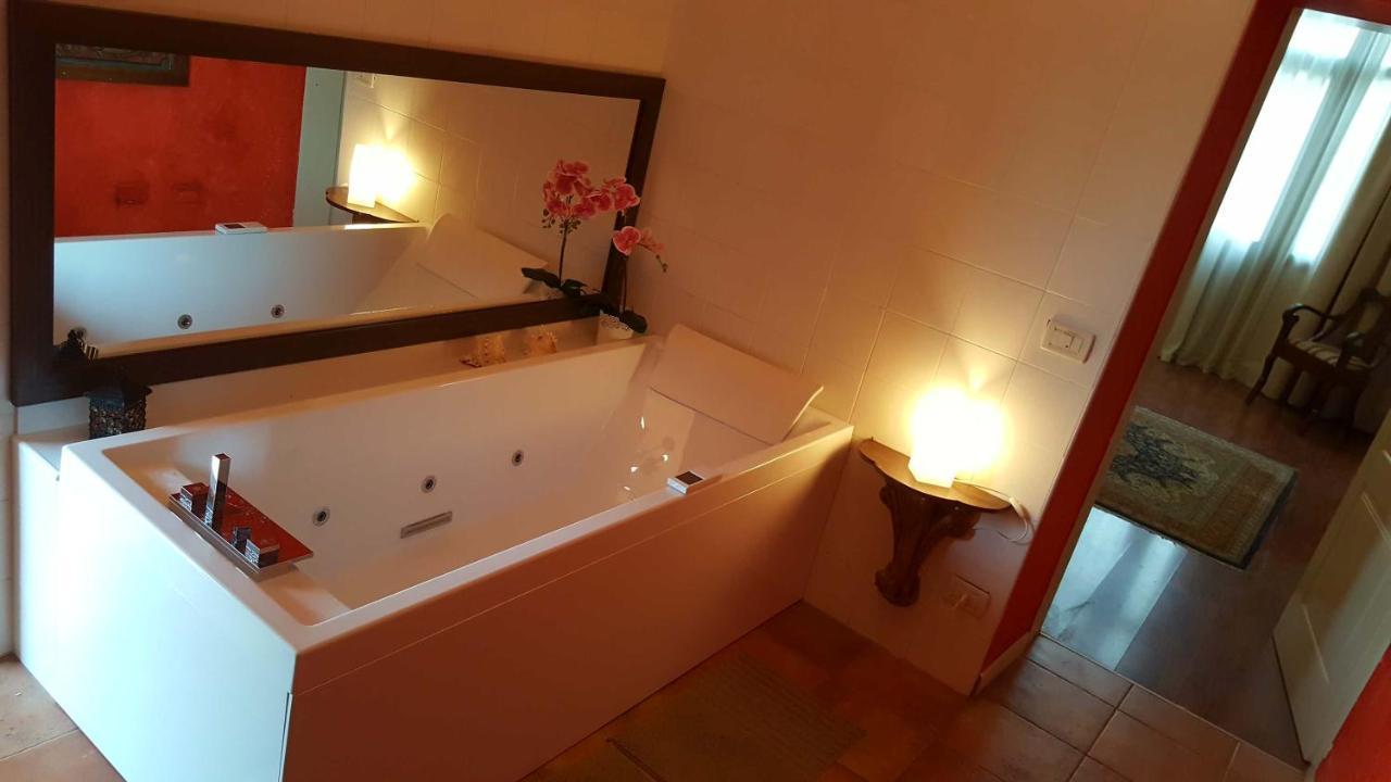 Moniga del Garda B&B Villa Fiorini المظهر الخارجي الصورة
