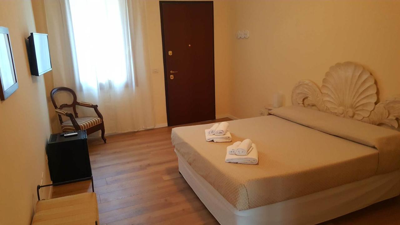 Moniga del Garda B&B Villa Fiorini المظهر الخارجي الصورة